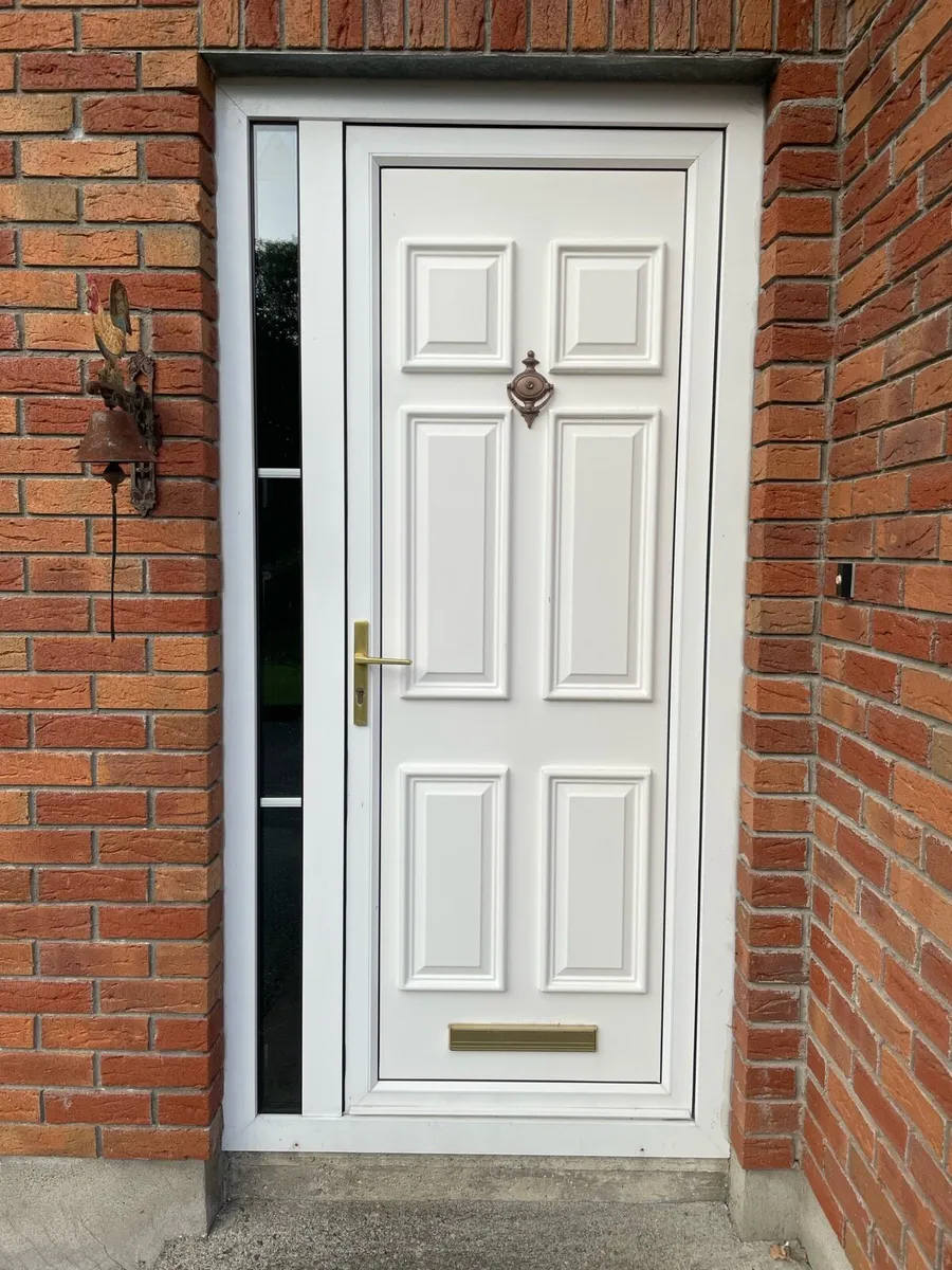 White aluminium front door - Image 1