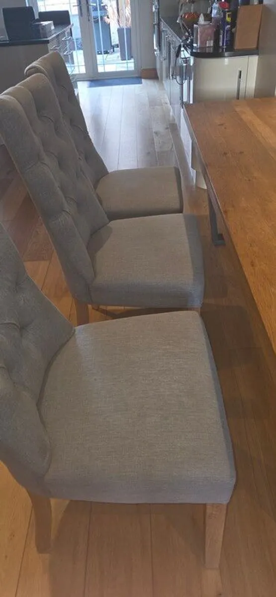 Oak Dining room Table, Bench and 4 chairs - Image 2