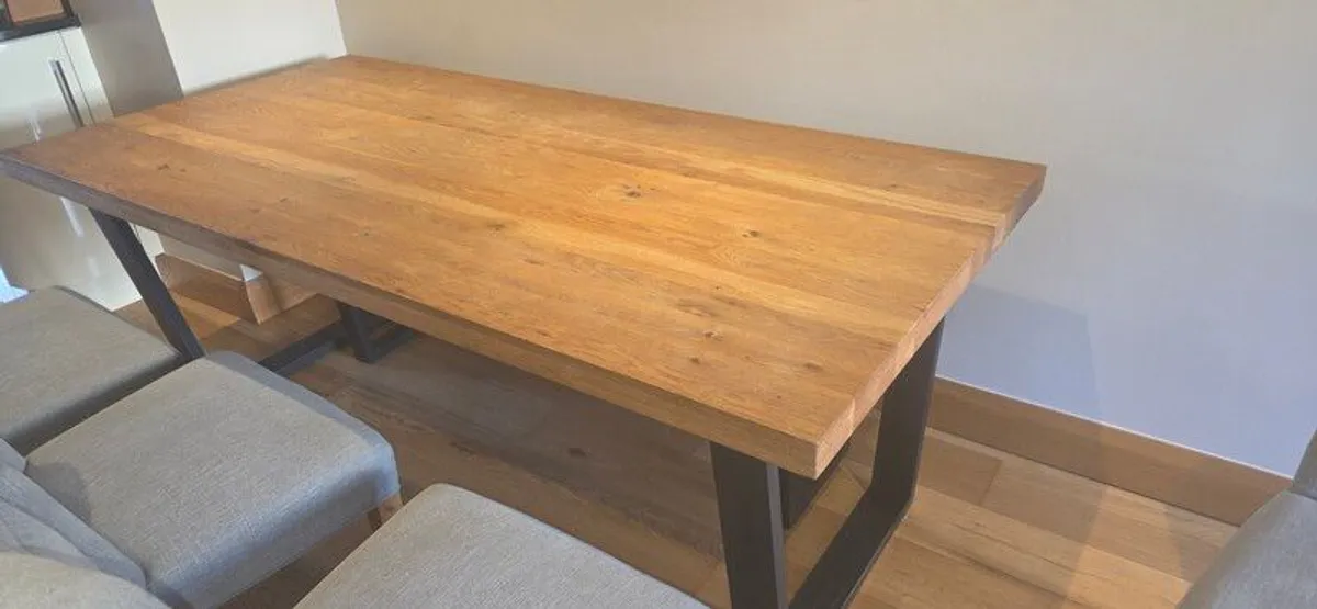 Oak Dining room Table, Bench and 4 chairs - Image 4
