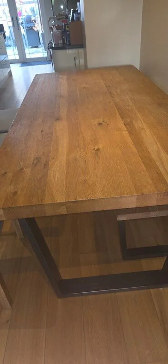 Oak Dining room Table, Bench and 4 chairs - Image 1