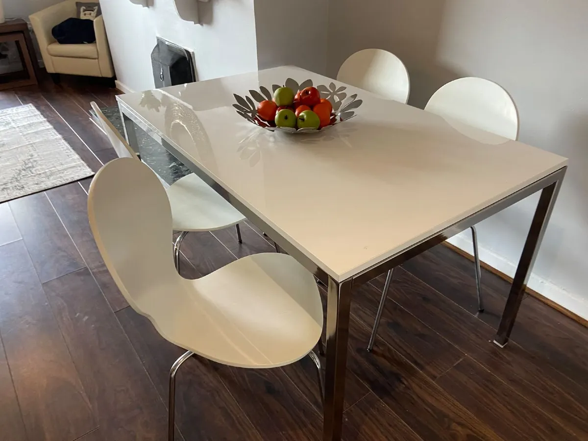 Gloss white Kitchen Table and 4  chairs - Image 1