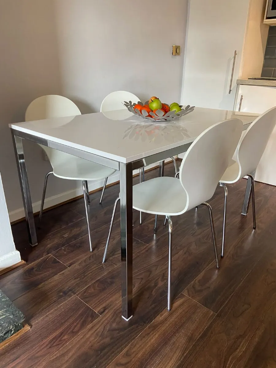 Gloss white Kitchen Table and 4  chairs - Image 2