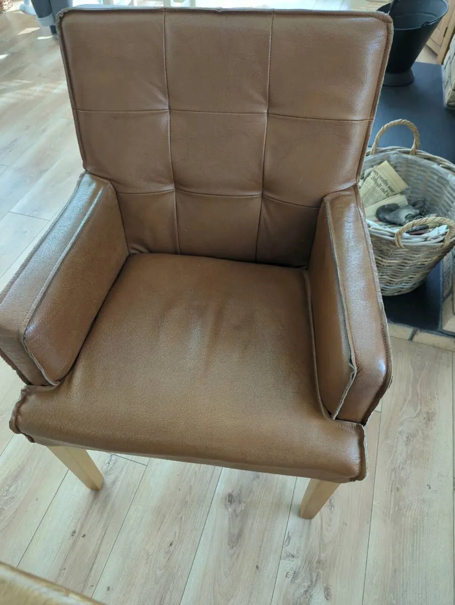 2 chairs - Image 1