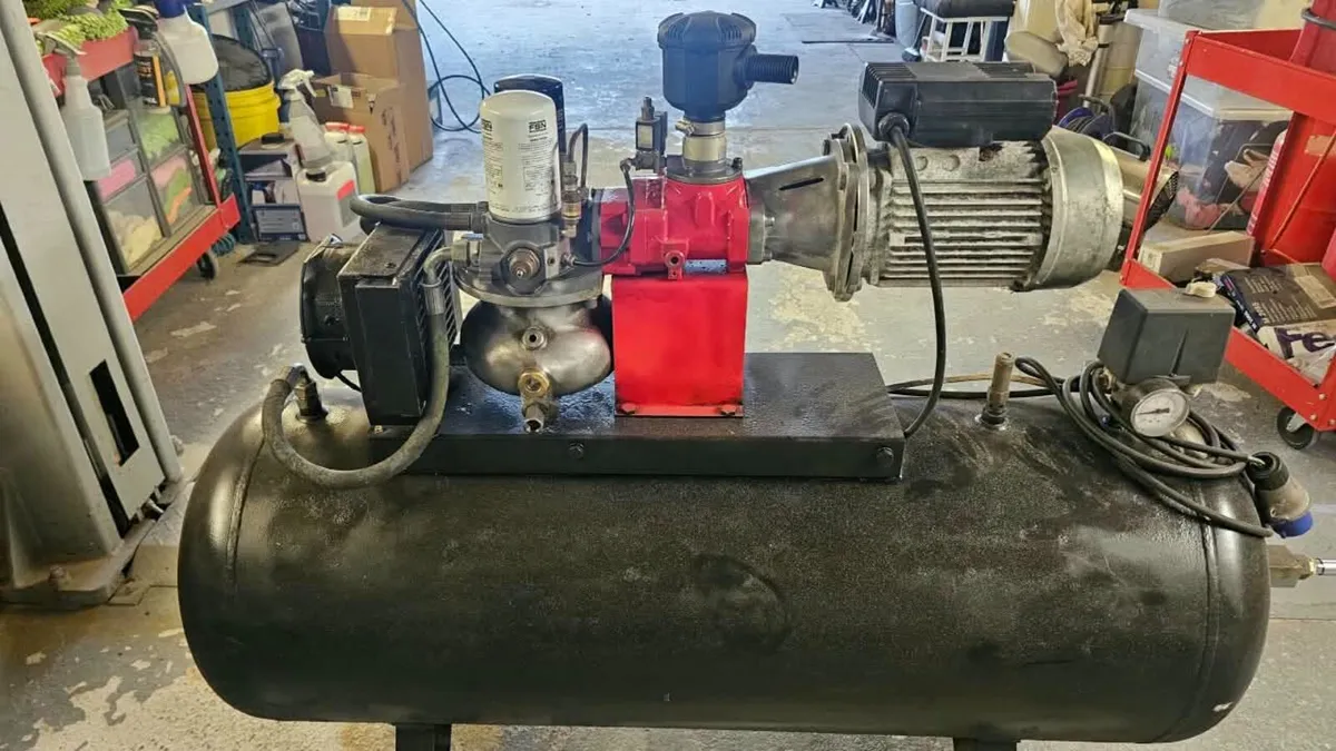 Compressor rotary Screw 3 K/W  220 volt single ph - Image 2