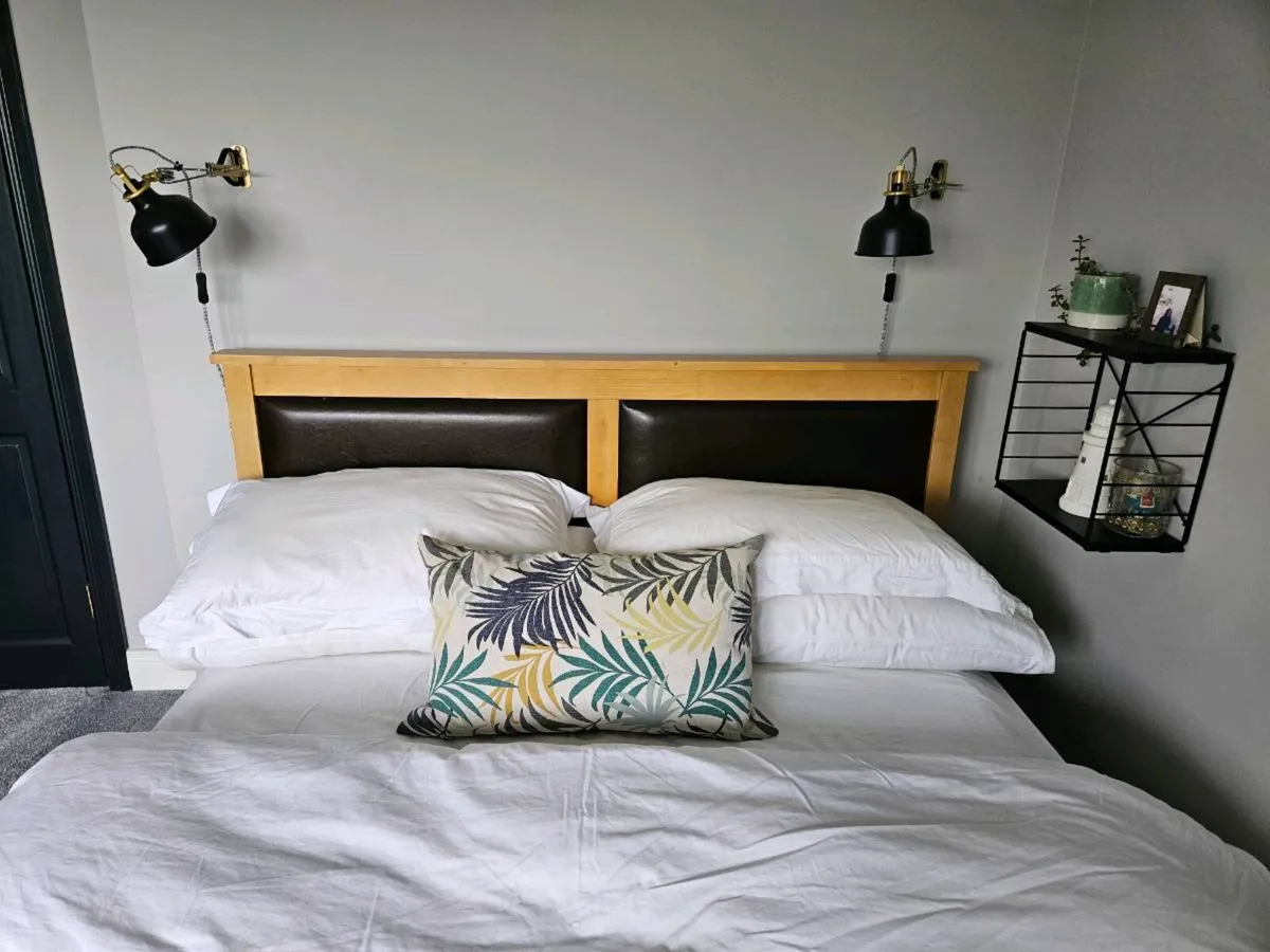 Solid wood bed - Image 2