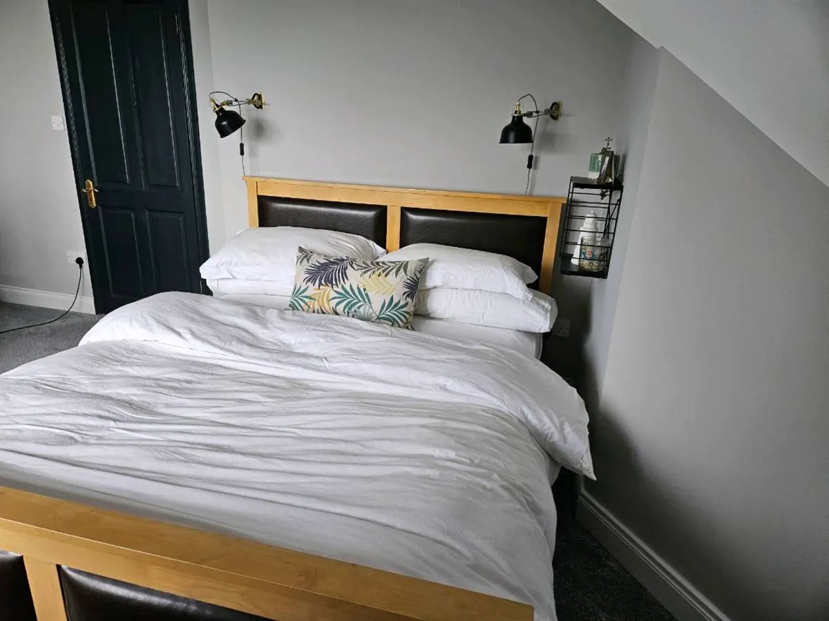 Solid wood bed - Image 3