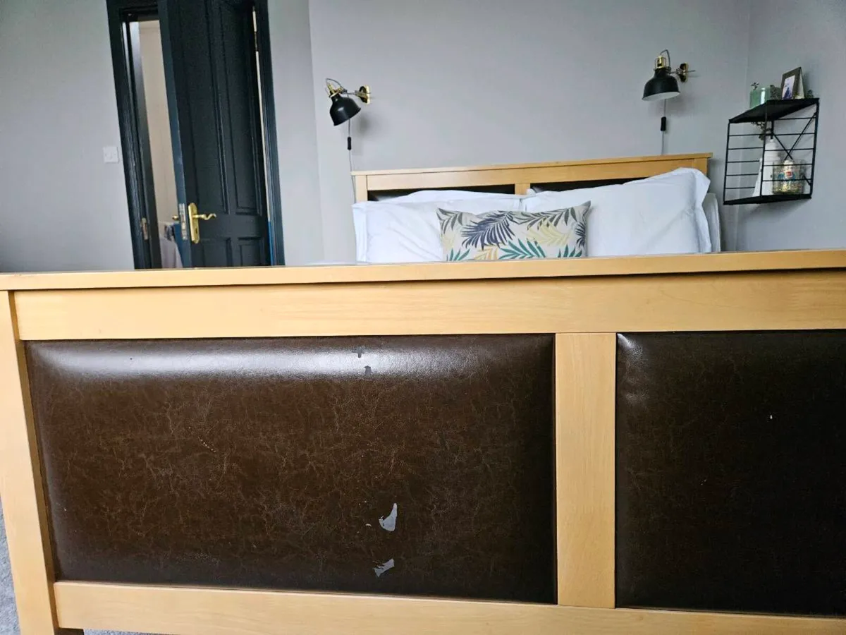 Solid wood bed - Image 4