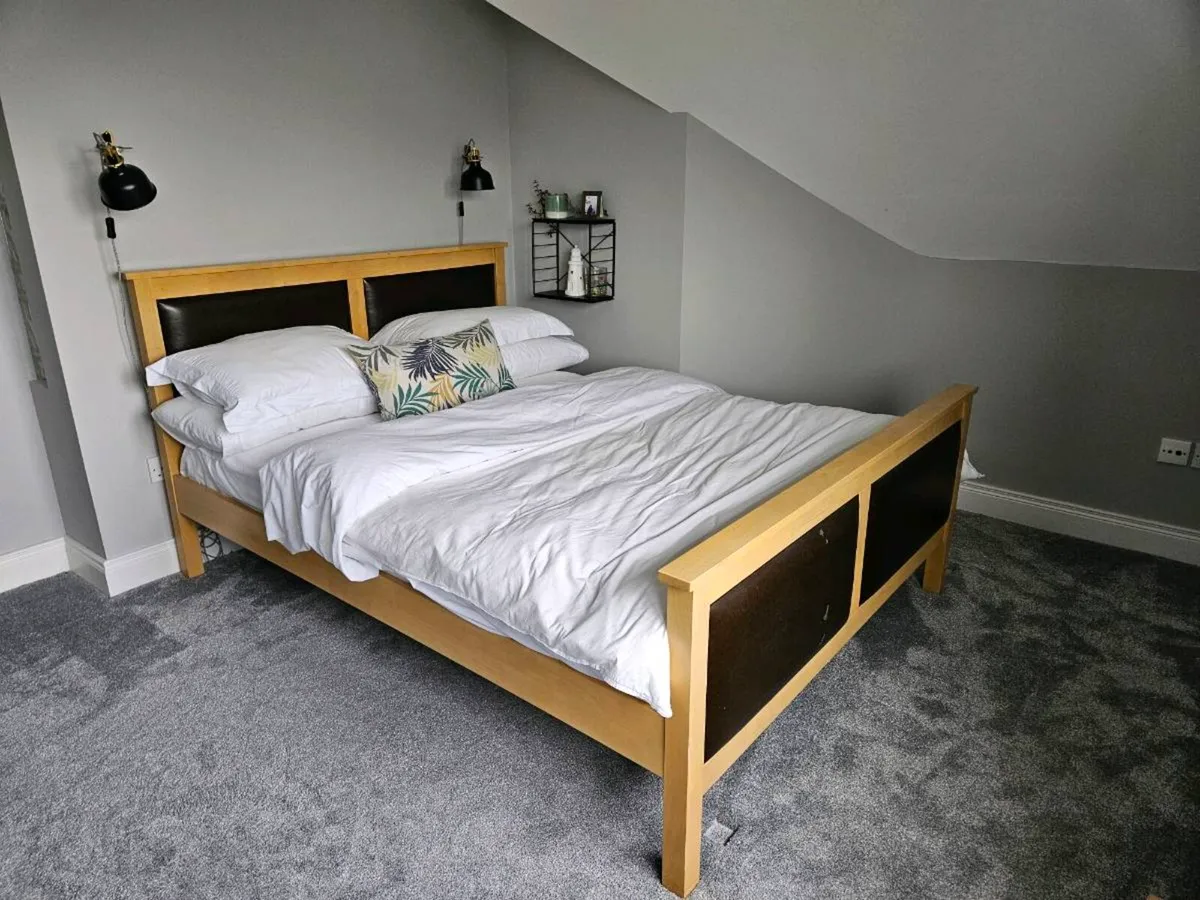 Solid wood bed - Image 1