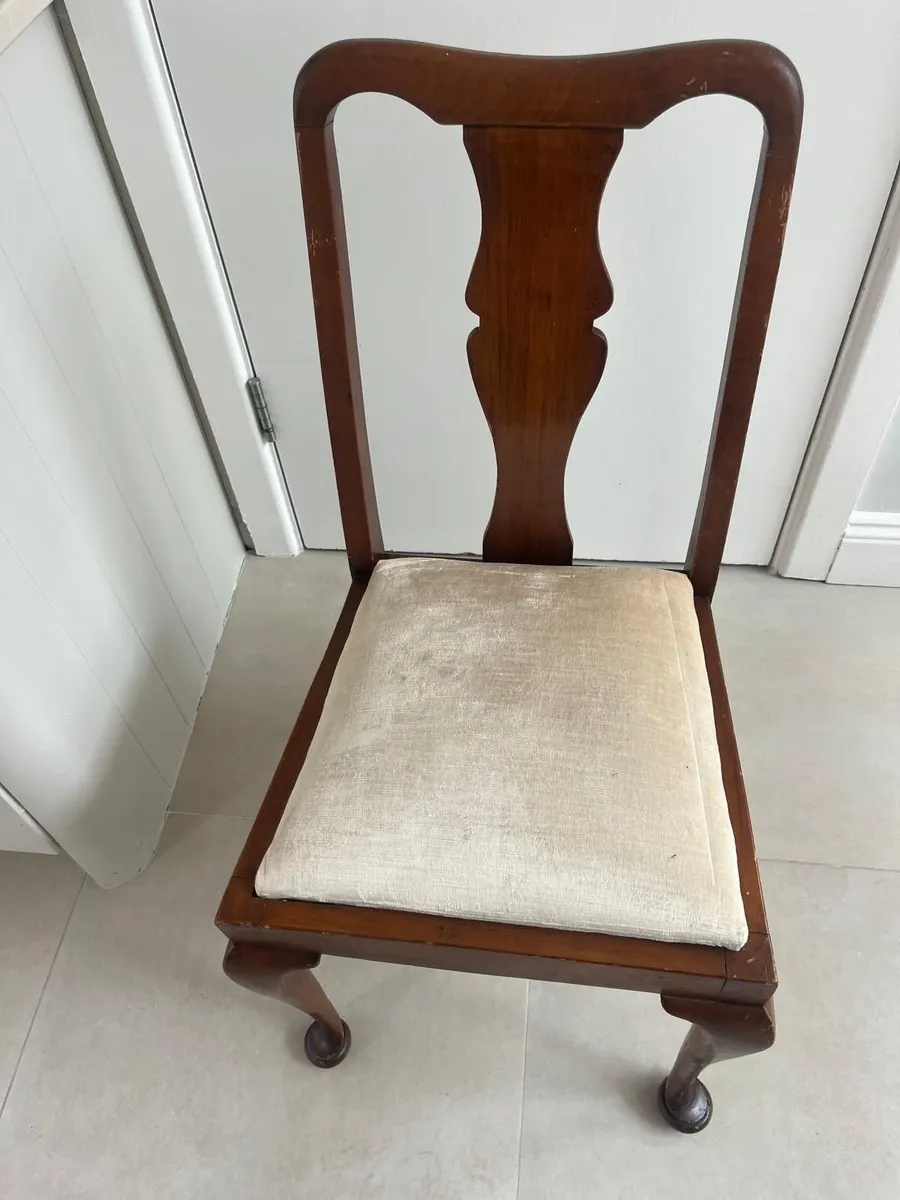 Dining room table and 6 chairs - Image 1