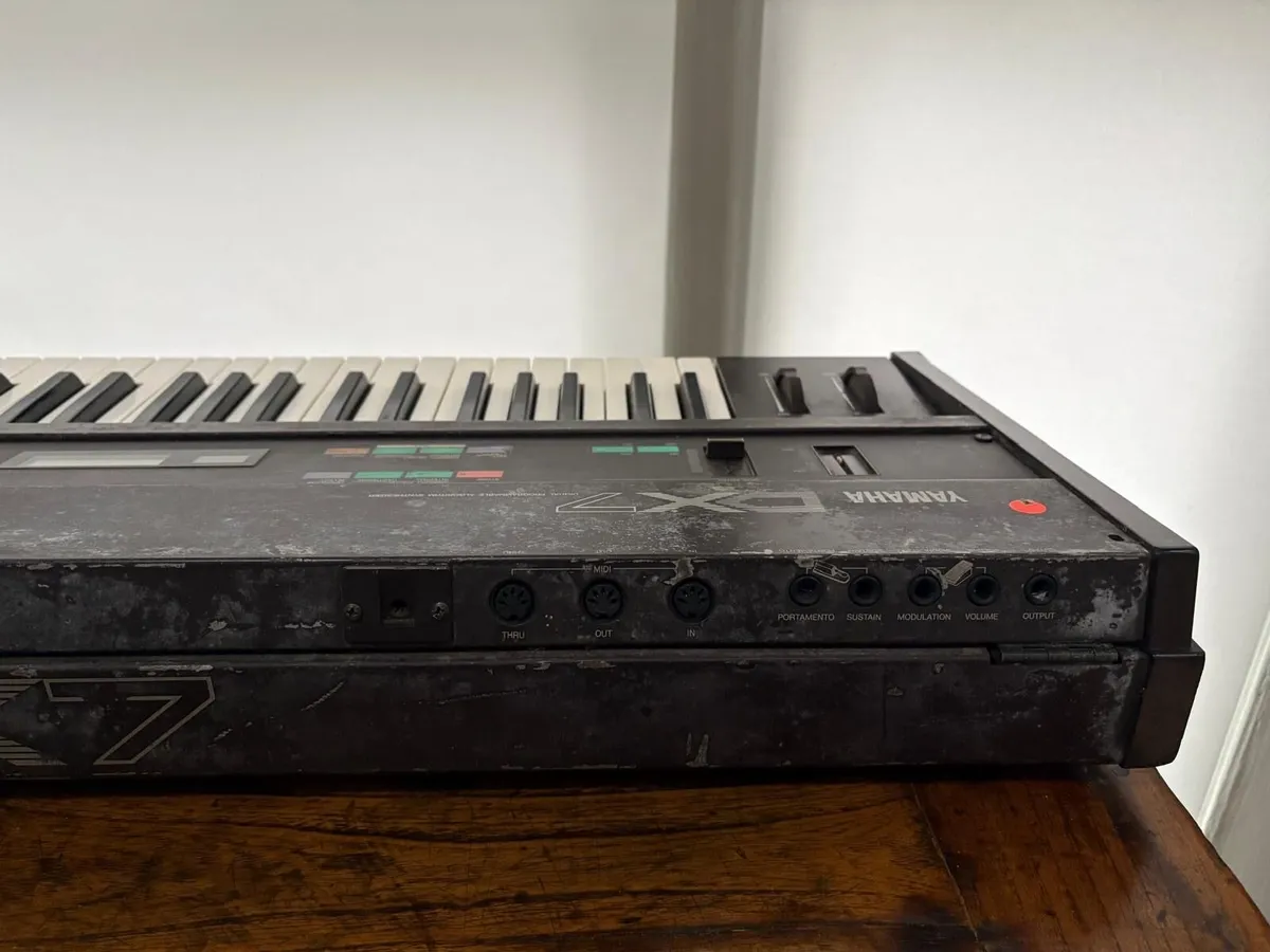 Yamaha DX7 Keyboard - Image 3