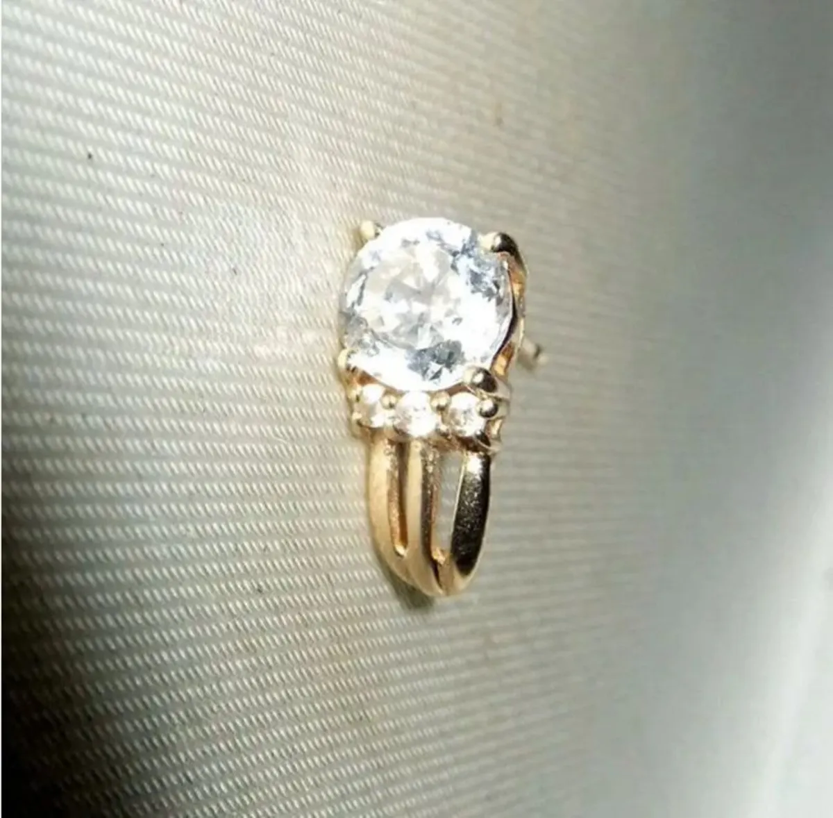 Beautiful 14k Gold Single Stud Earring - Unisex - Image 3