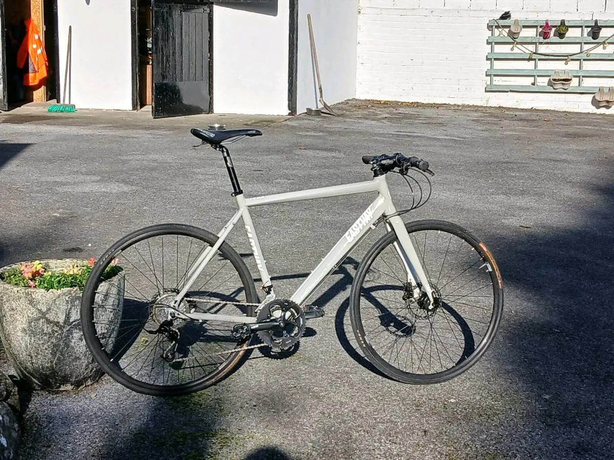 Eastway flat bar road bike - Image 2