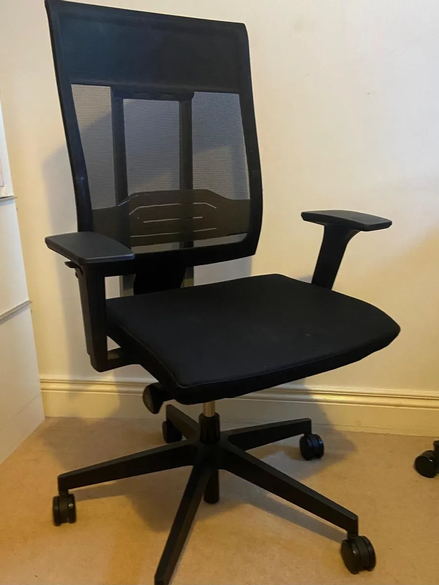 Orthopedic office chair