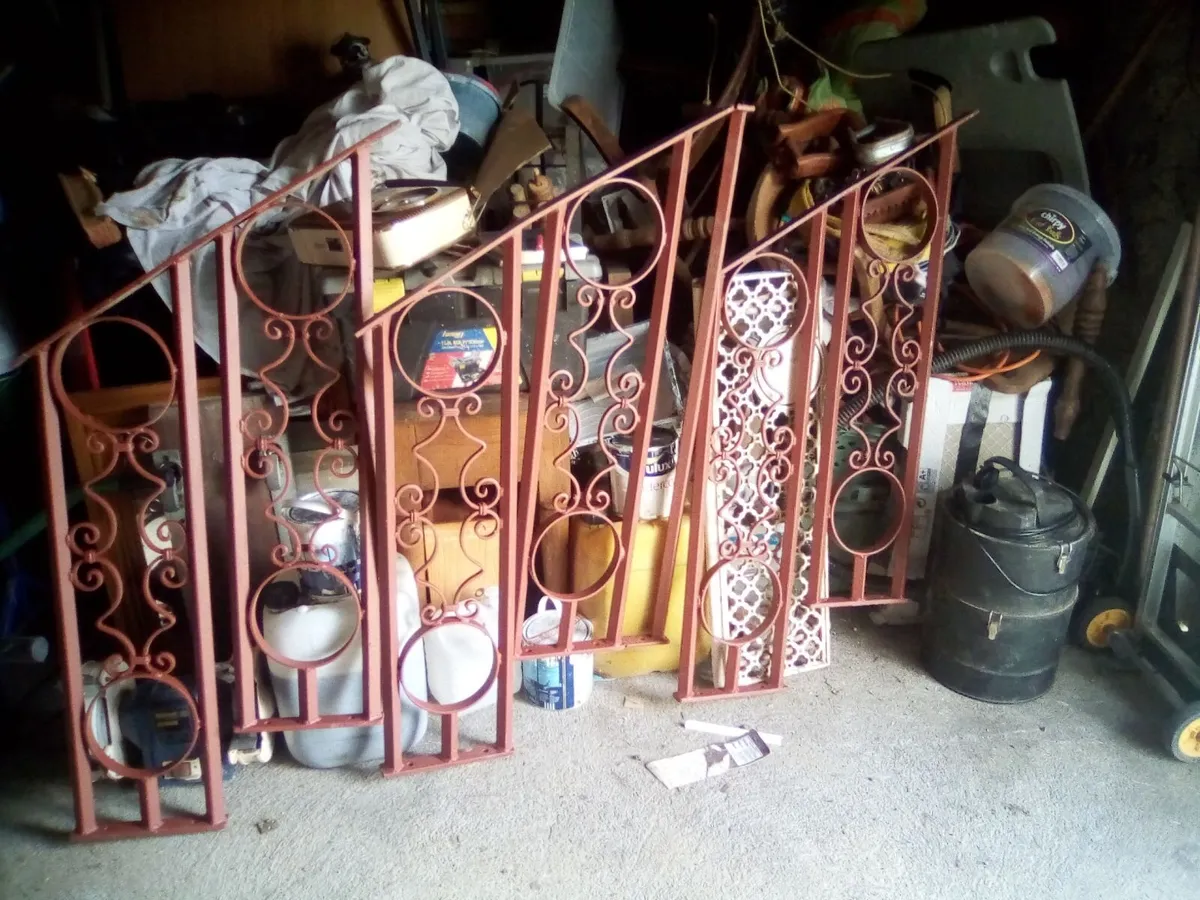 Old original wrought iron stair hand railings - Image 4