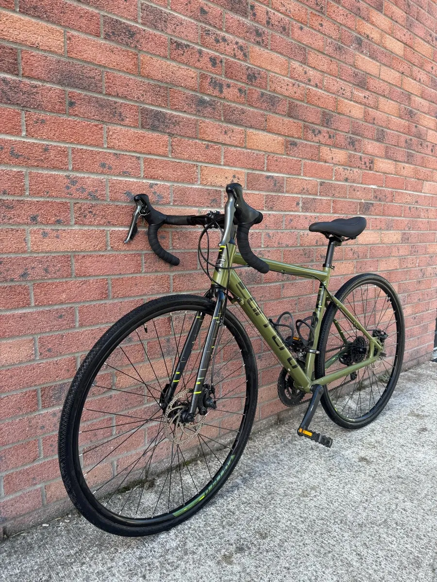 Carrera Crixus Road Bike - Image 3