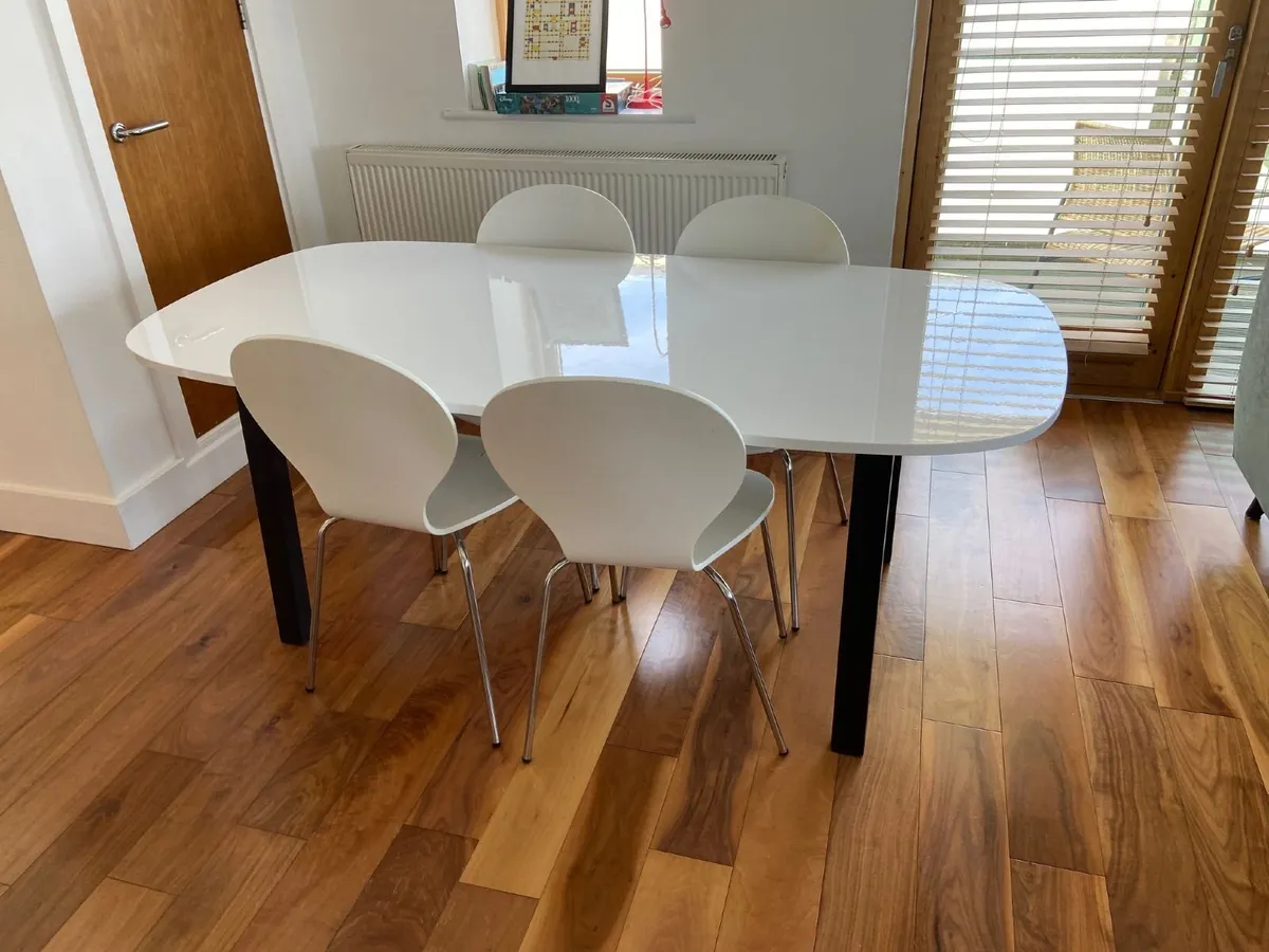 White High Gloss top, Kitchen table and chairs