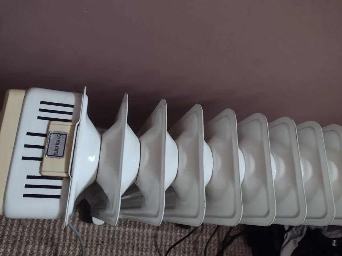 Large heavy oil filled radiator 2000W - Image 4