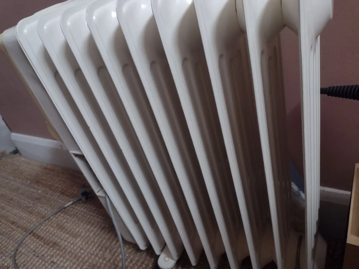 Large heavy oil filled radiator 2000W - Image 1