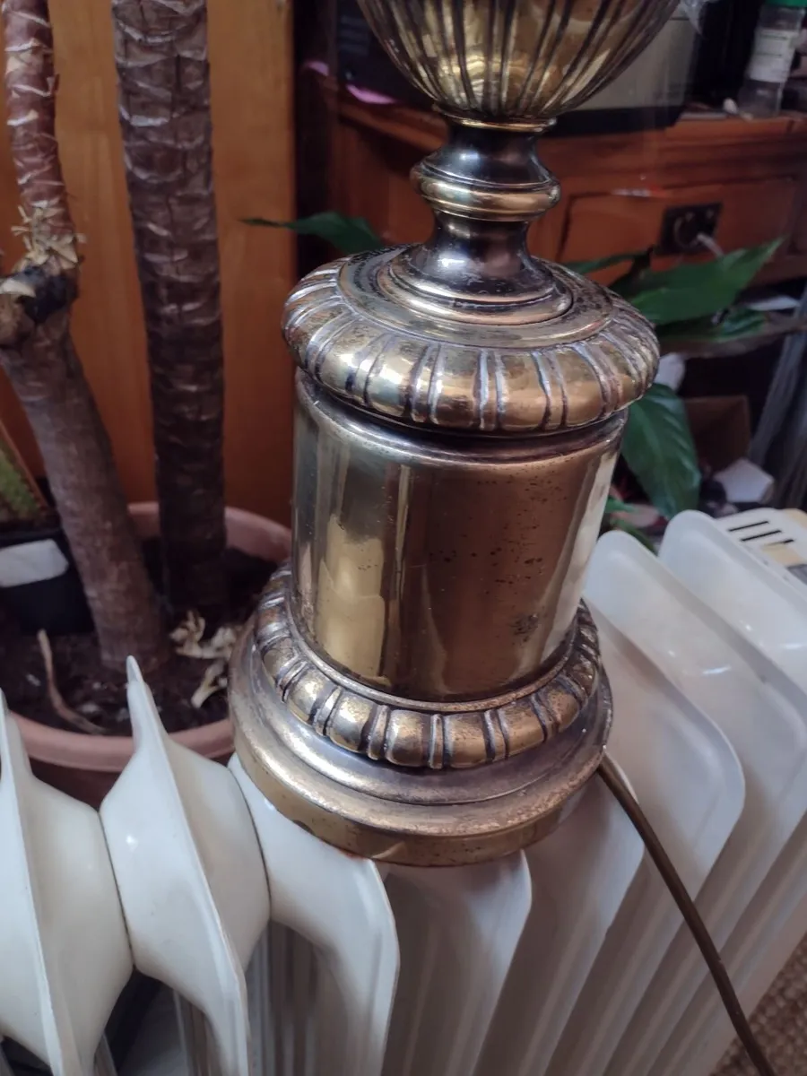 Antique 1950's heavy Brass table lamp - Image 3