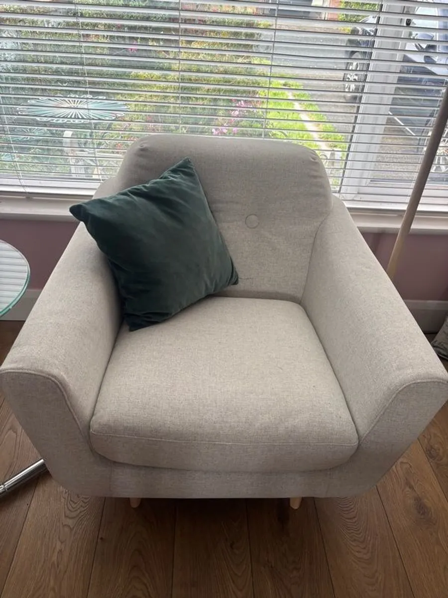Light grey armchair perfect condition. - Image 1