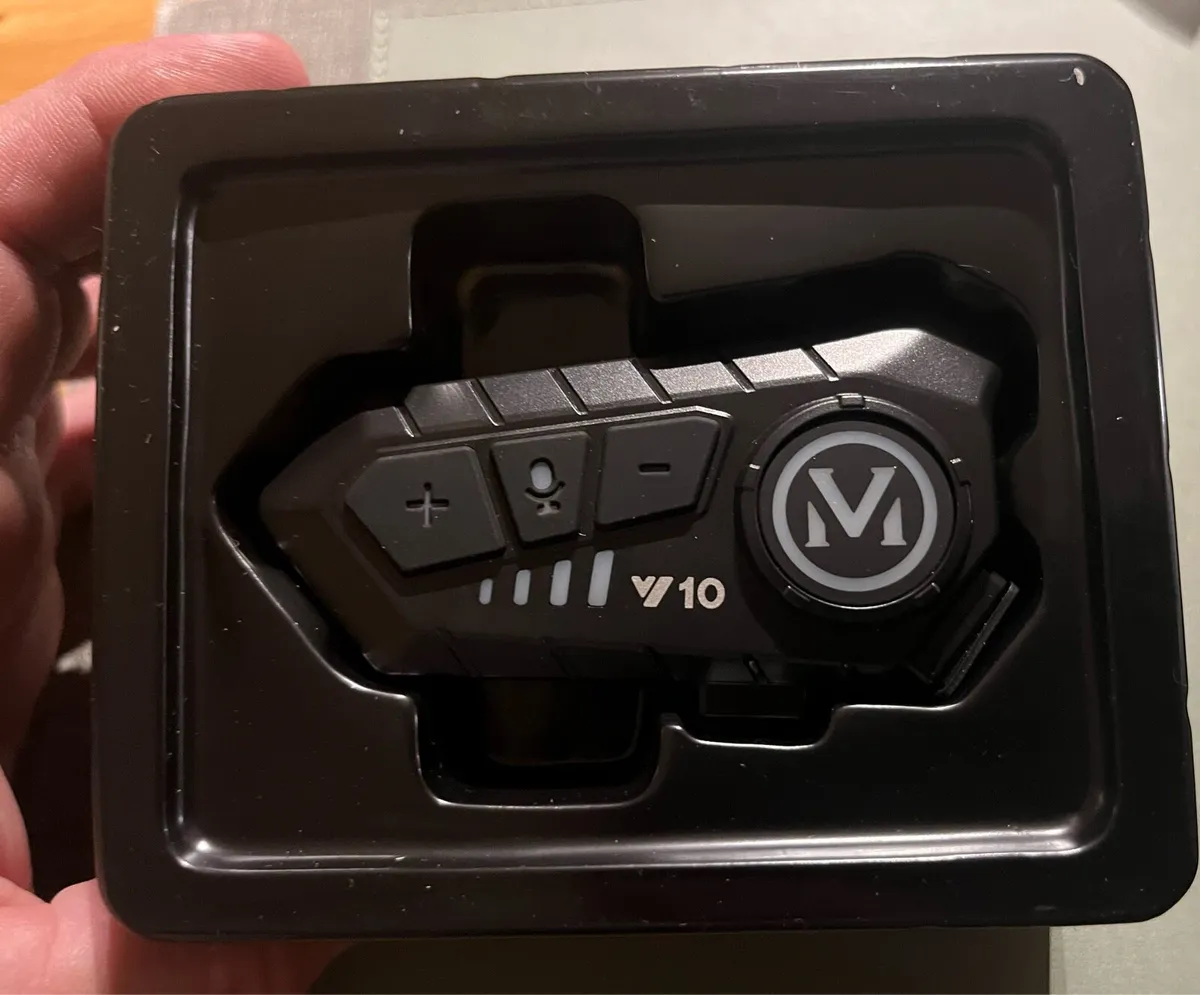 Wireless helmet headphones - Image 1