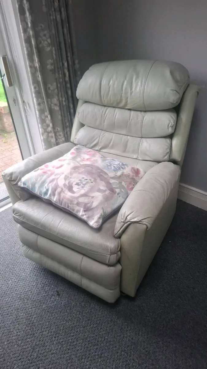 Recliner arm chairs - Image 2