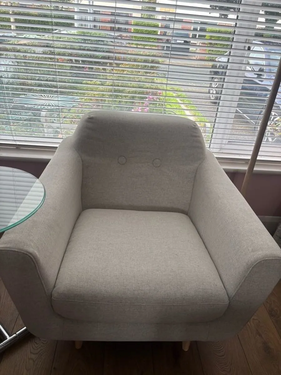 Light great perfect condition light grey armchair - Image 4
