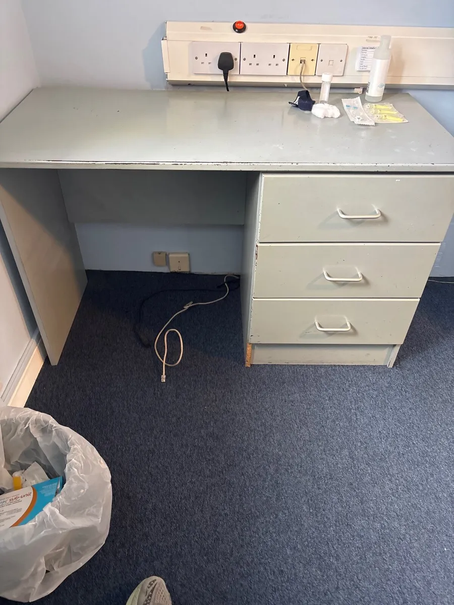 Office desk - Image 2