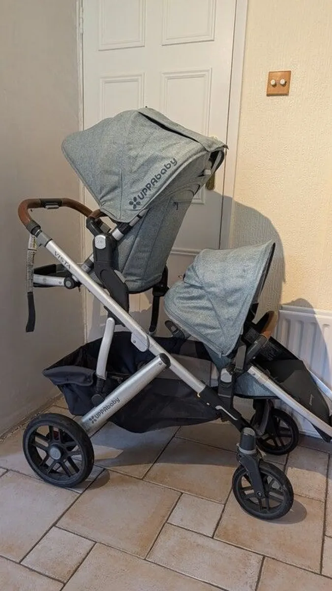 Uppababy Vista (Includes Bassinet, Rumble Seat & All Adapters) - Image 1