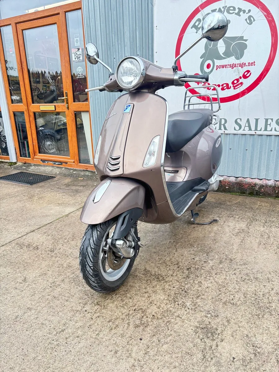 2014 Vespa primavera 50cc 2 stroke - Image 2