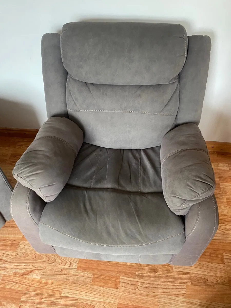3 + 1 + 1 Reclining Sofa Set - Image 3