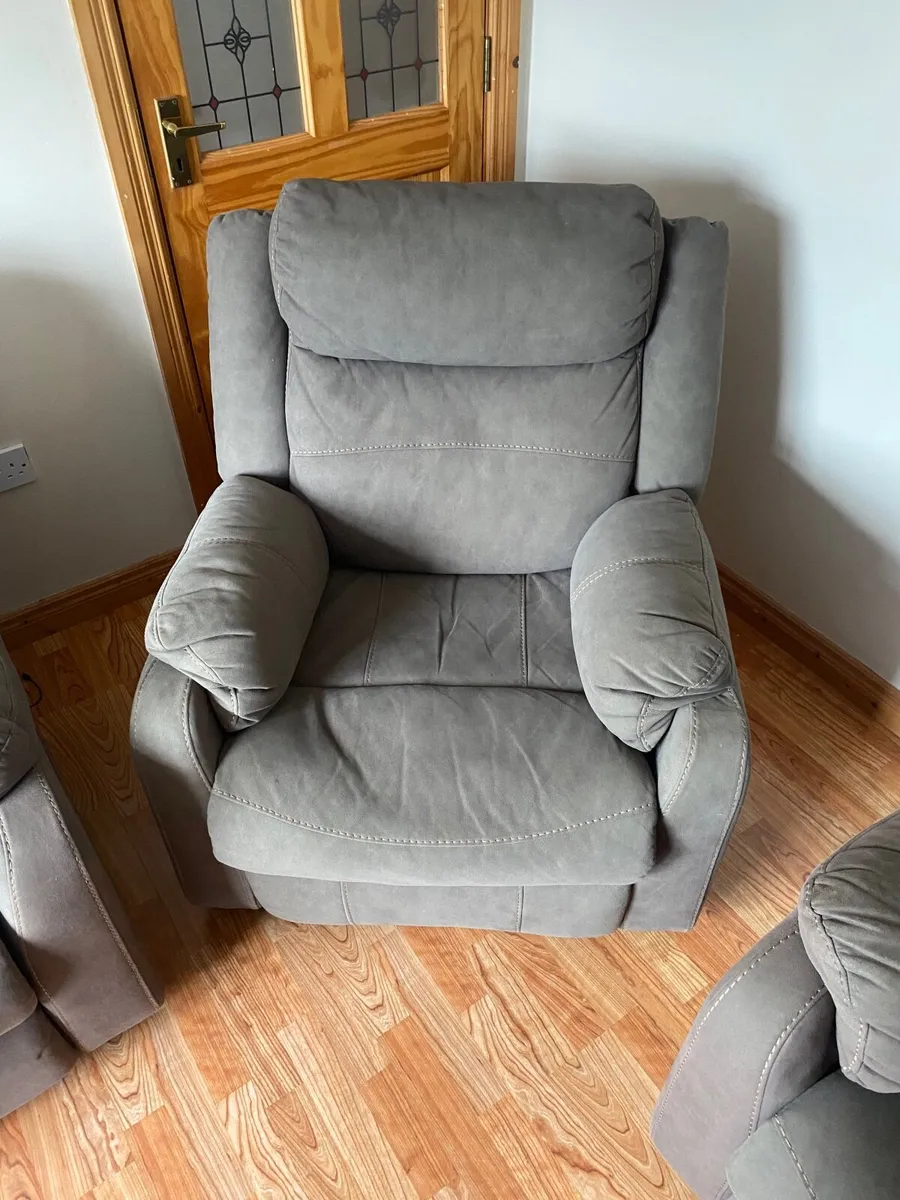 3 + 1 + 1 Reclining Sofa Set - Image 4