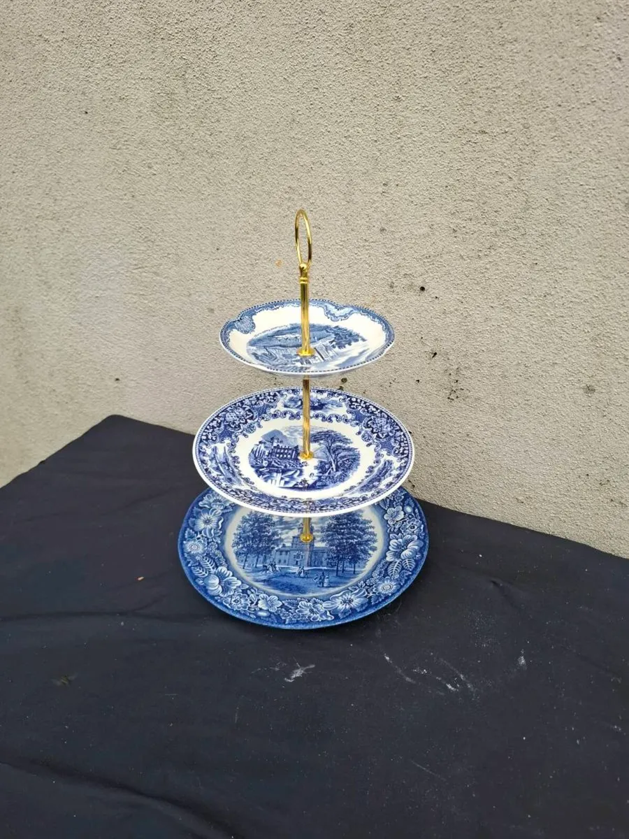 By post only blue cake stand - Image 1