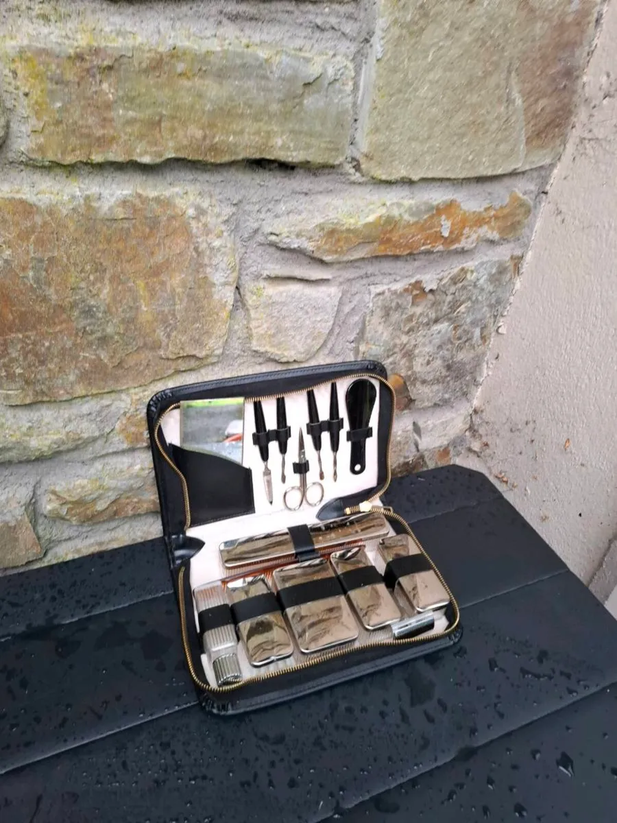 By post only vintage travel case - Image 1