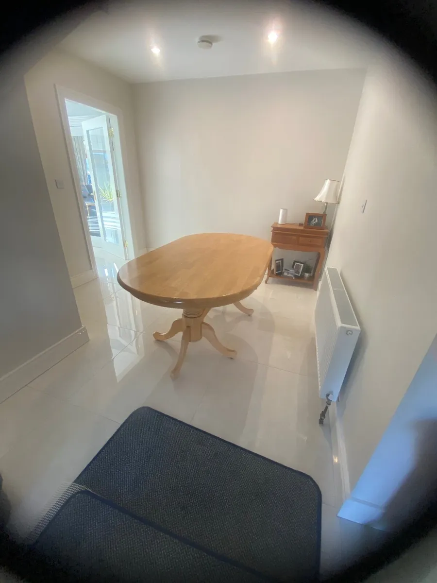 Kitchen table and chairs - Image 2