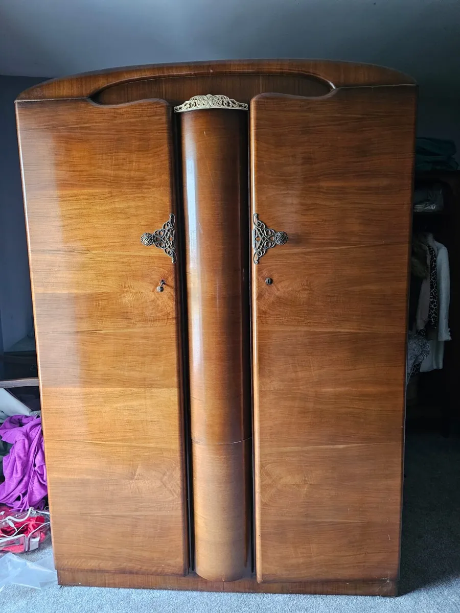 Wardrobes and dresser - Image 1