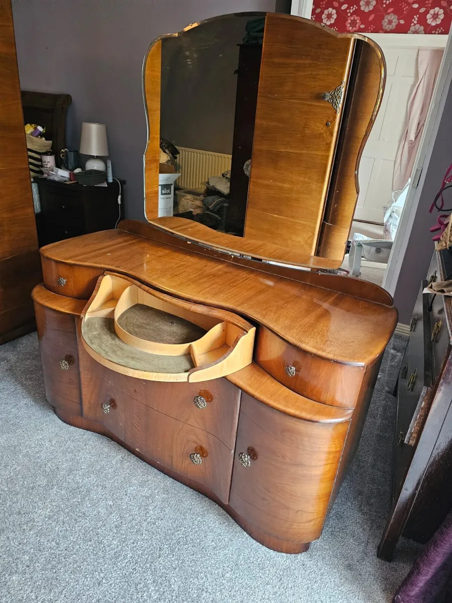 Wardrobes and dresser - Image 3