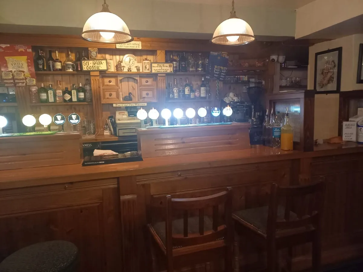 Bar counter and contents - Image 1