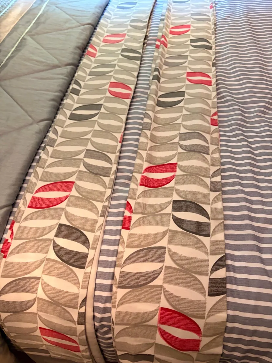 Curtains - Image 4