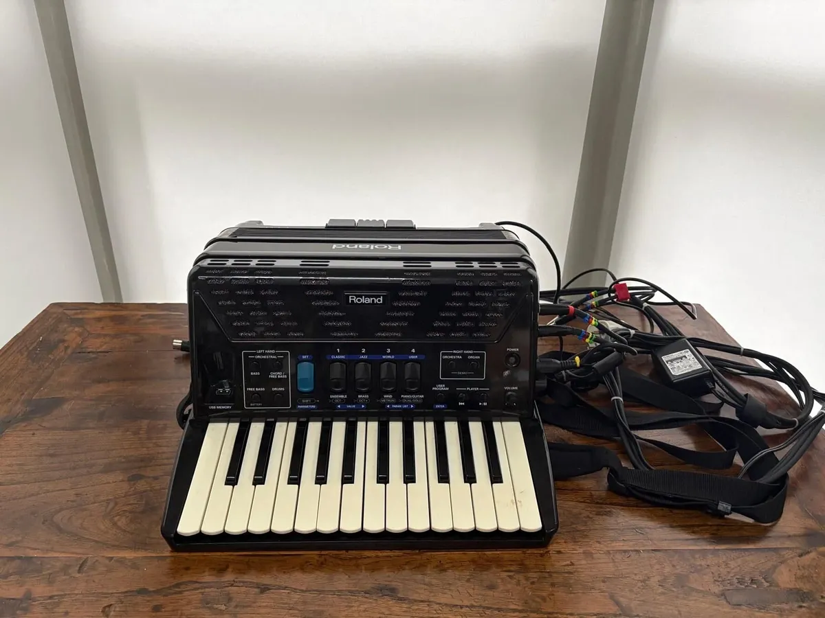 Accordion-Roland FR-1X V-Accordion Excellent - Image 2
