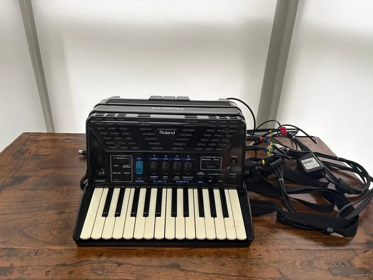 Accordion-Roland FR-1X V-Accordion Excellent - Image 4