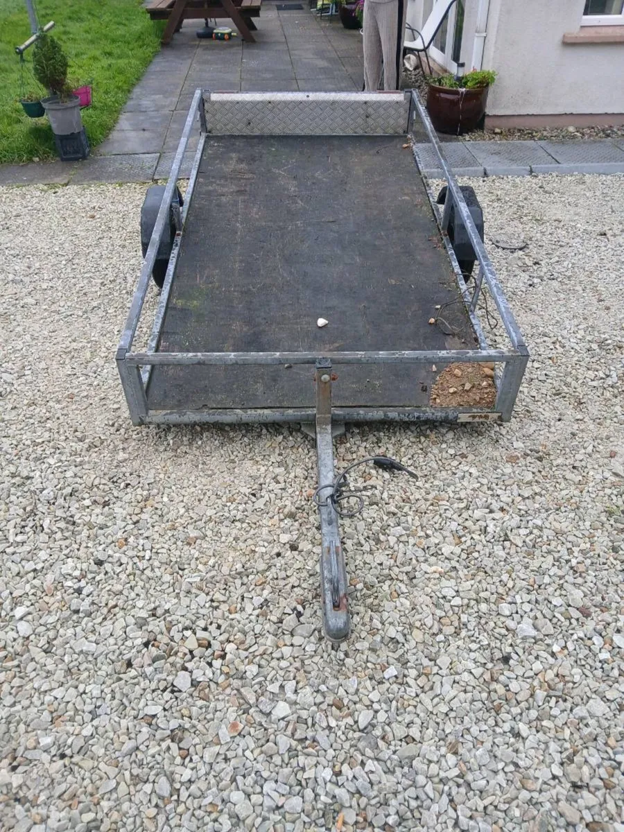 Trailer - Image 1