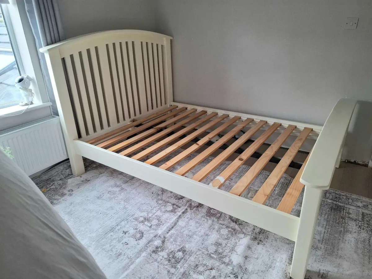 Double bed solid wood 4ft 6" - Image 2