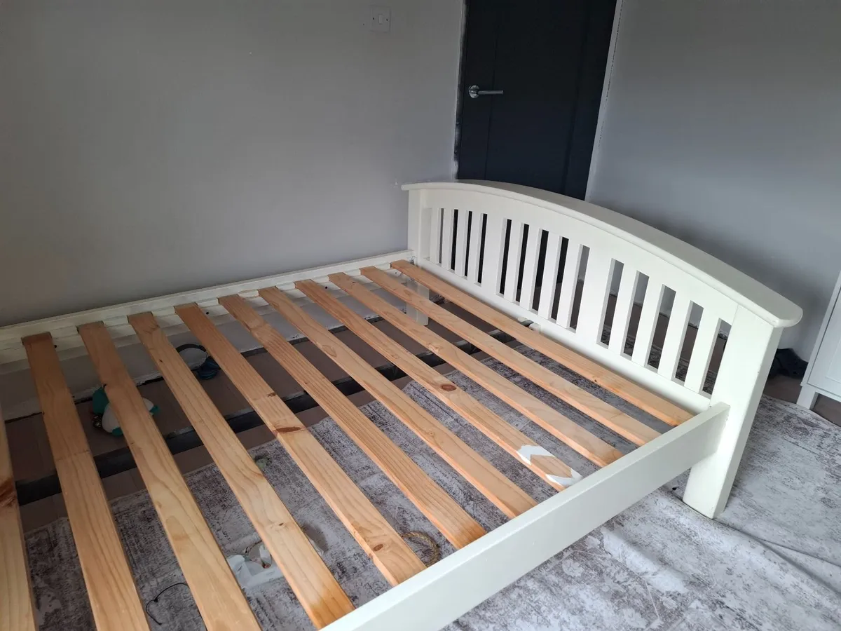 Double bed solid wood 4ft 6" - Image 4