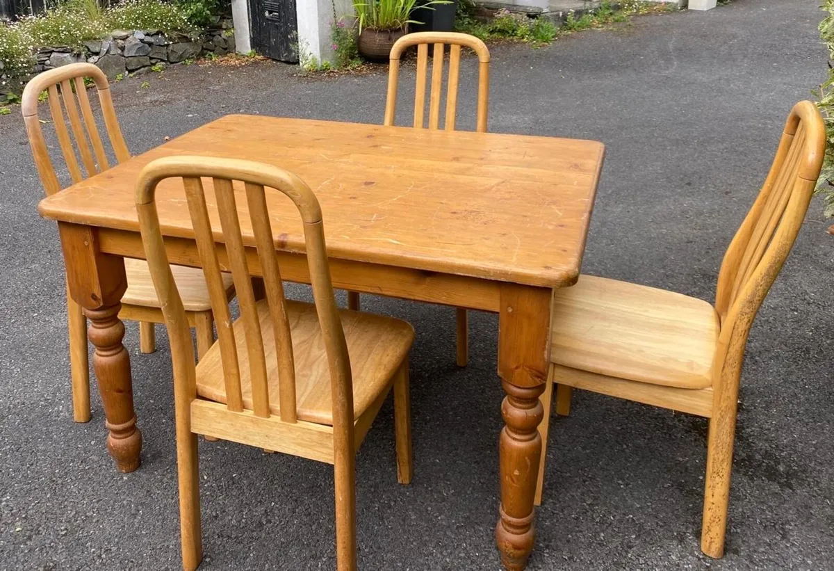 Pine Kitchen table and 4 chairs