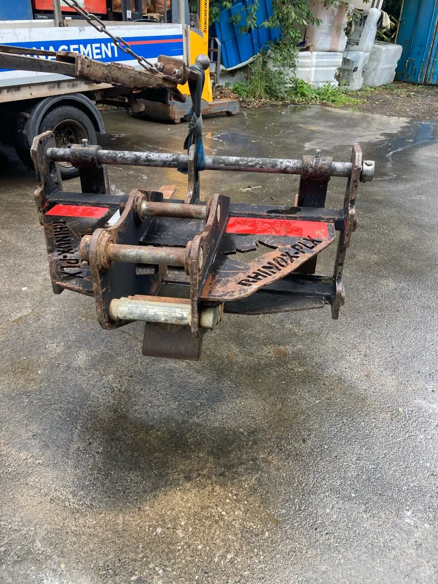 Kubota 8 ton excavator pallet forks - Image 1