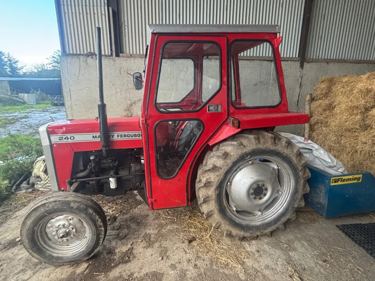 Massey Ferguson 240 - Image 1