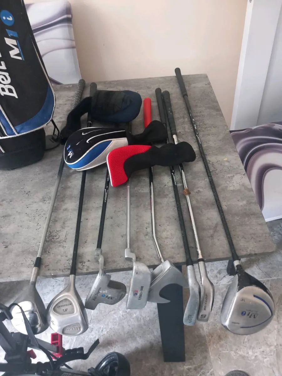 Kids golf clubs and bag and trolley - Image 3