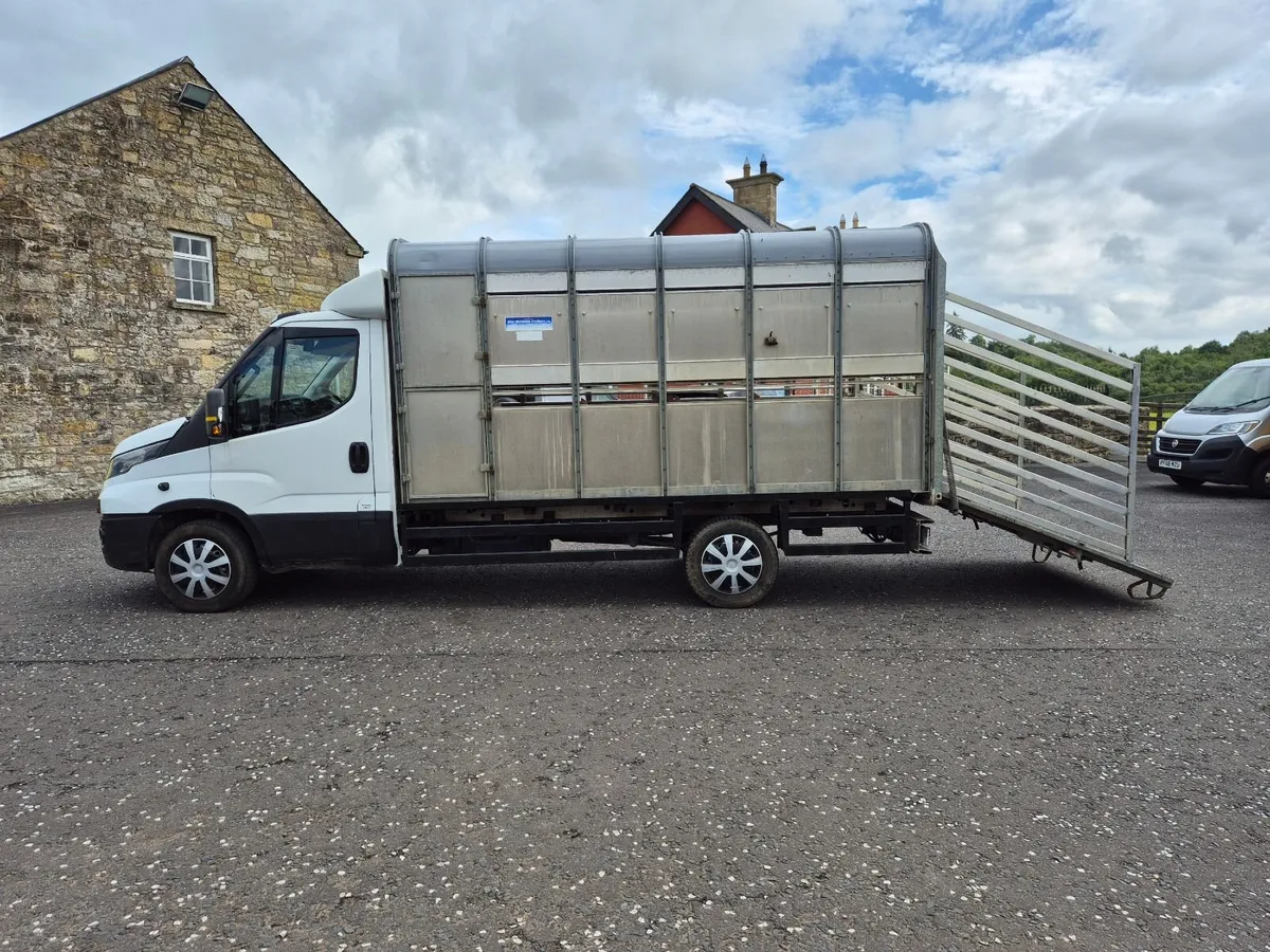 Iveco Daily 3.5 ton Ifor Williams Livestock Body - Image 3
