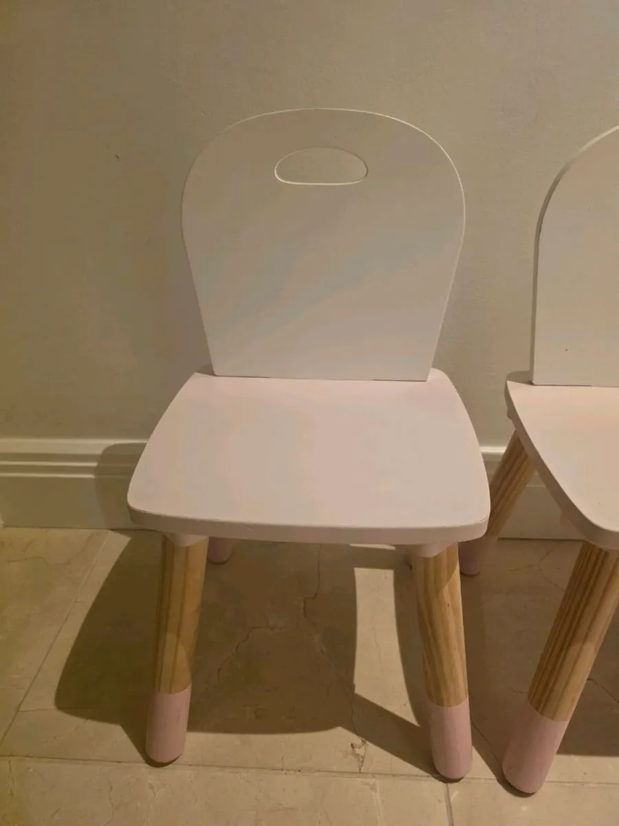 Kids table and 4 chairs - Image 3
